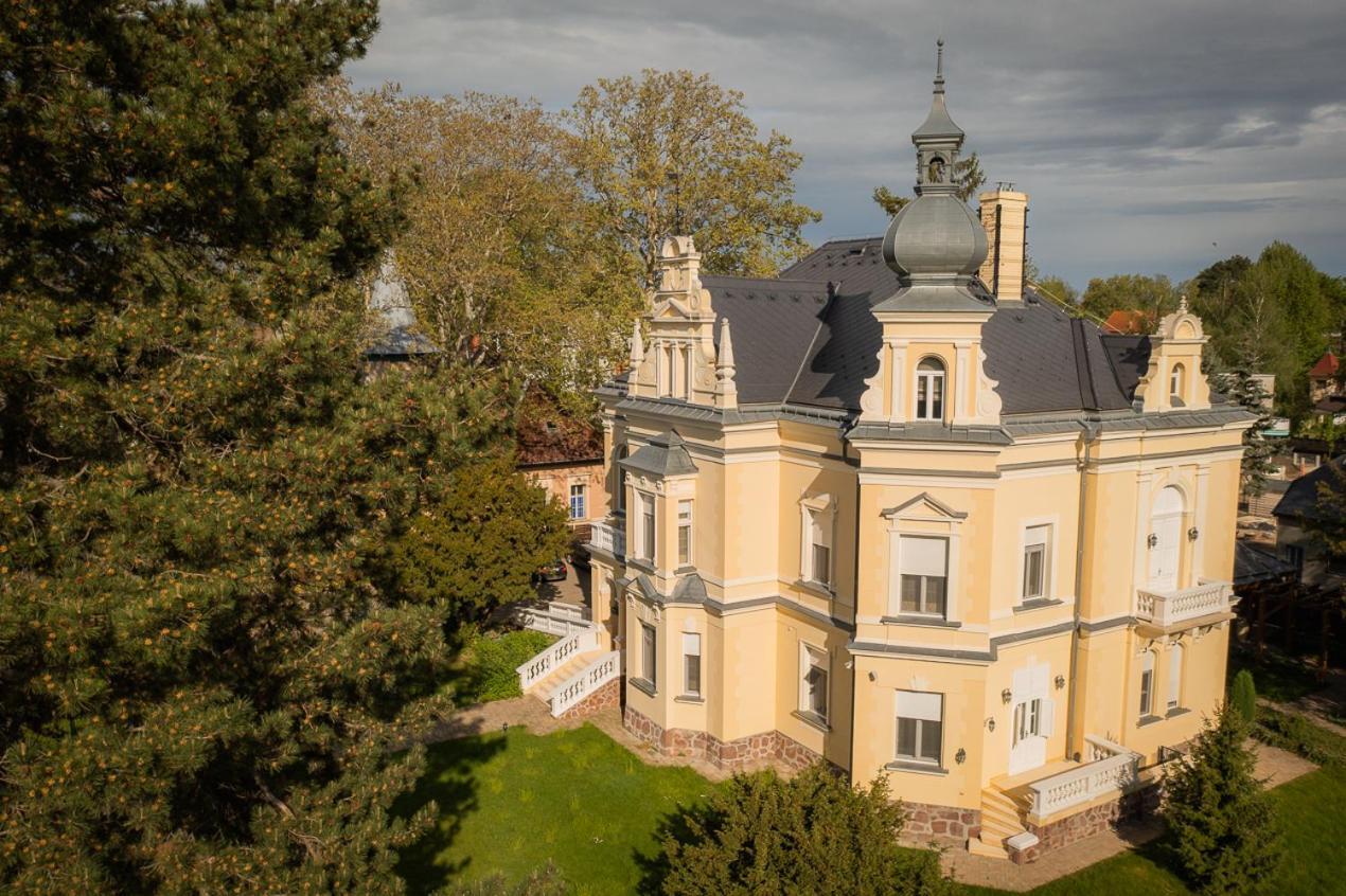 Avilla Thanhoffer Шіофок Екстер'єр фото